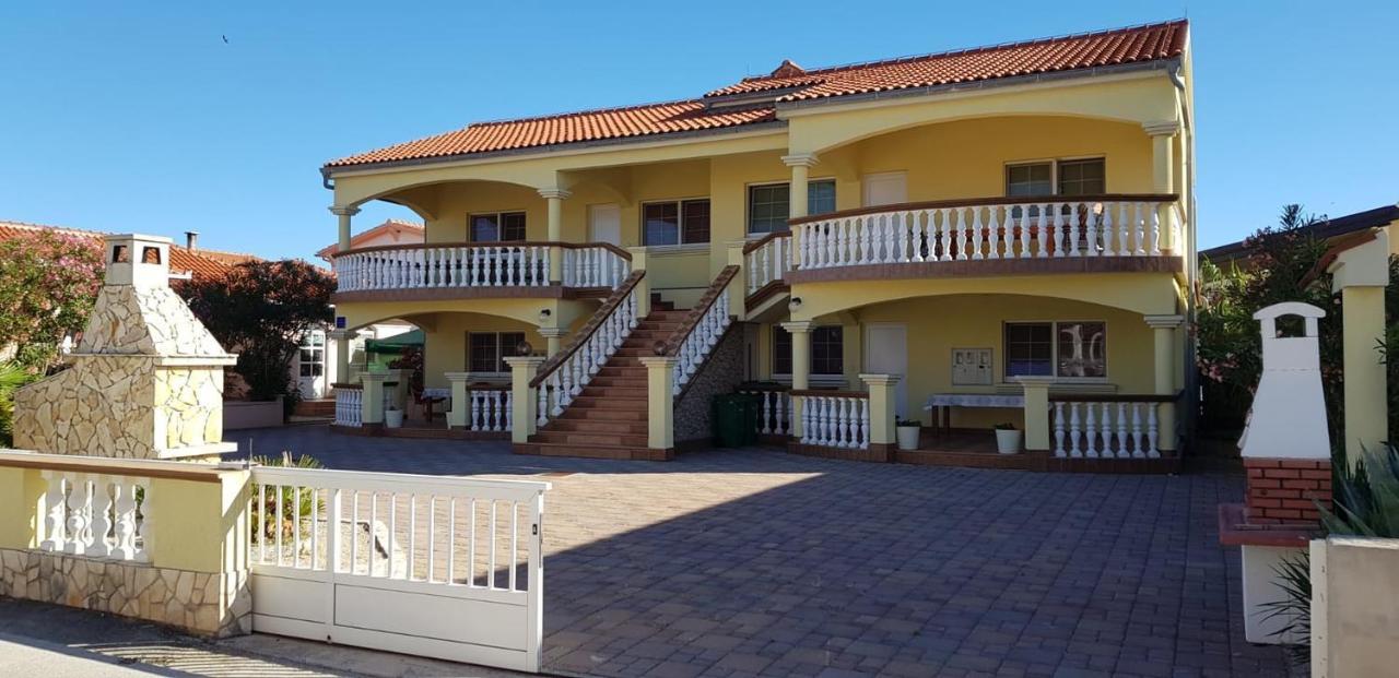 Apartments With A Parking Space Vir - 18407 Екстериор снимка