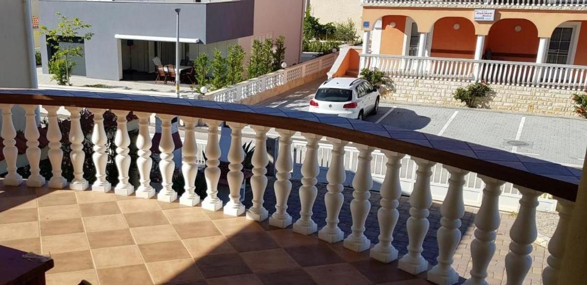 Apartments With A Parking Space Vir - 18407 Екстериор снимка