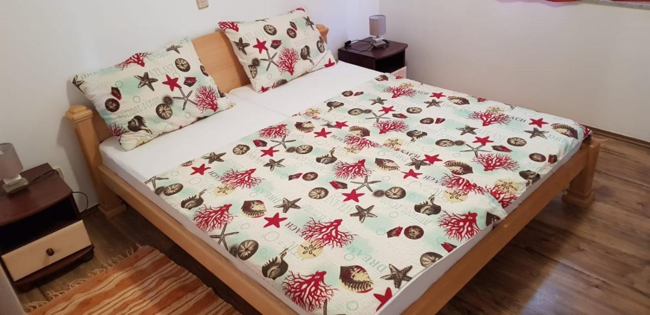 Apartments With A Parking Space Vir - 18407 Екстериор снимка